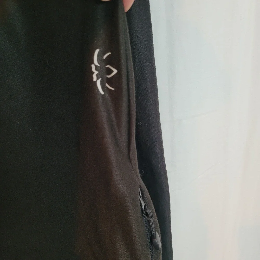 Beyond Yoga Infinity Scarf Black Hidden Zipper Pocket Travel Activewear Cozy